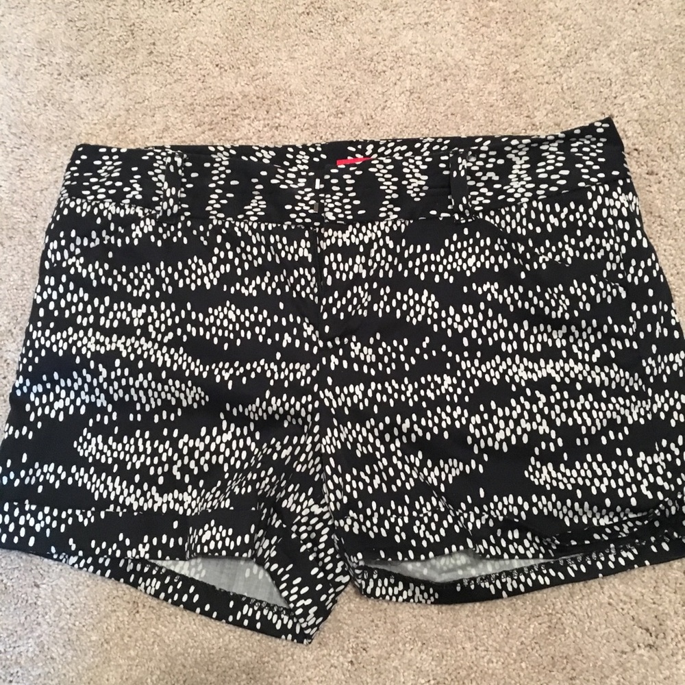 Dot shorts